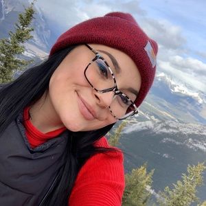 Meet your Posher, Alexandra